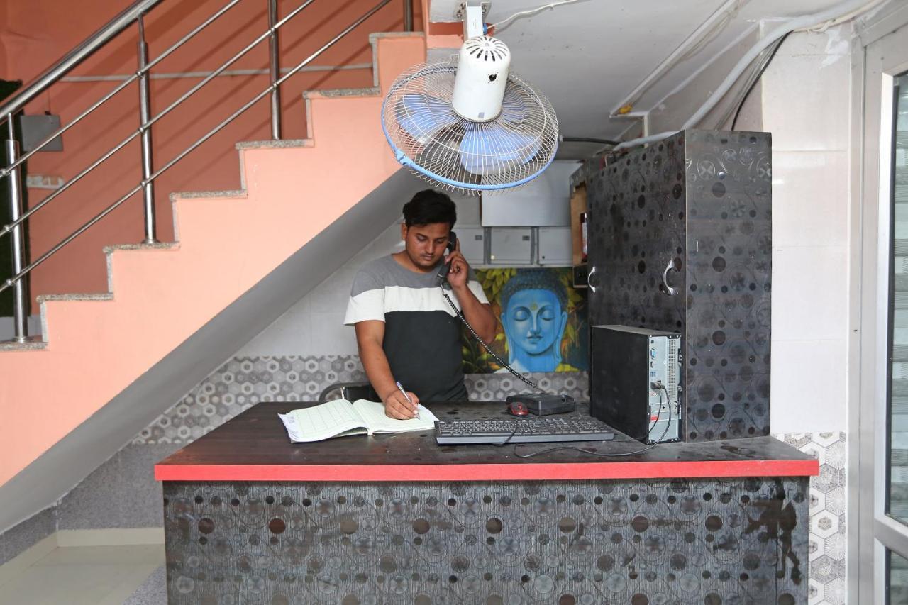 Oyo 22221 Yadav Hotel Bhiwadi Exterior photo