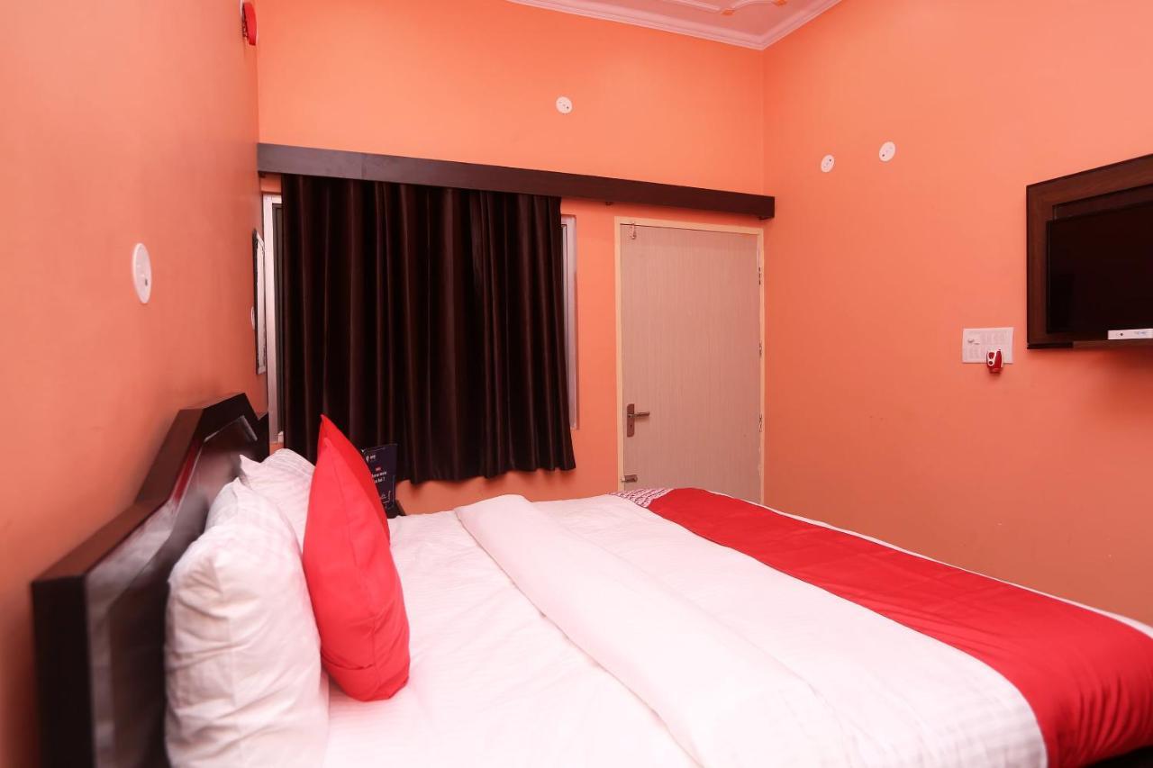 Oyo 22221 Yadav Hotel Bhiwadi Exterior photo